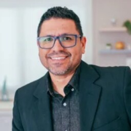 Neander Oliveira