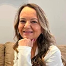 Débora Cristina Albregard Storti